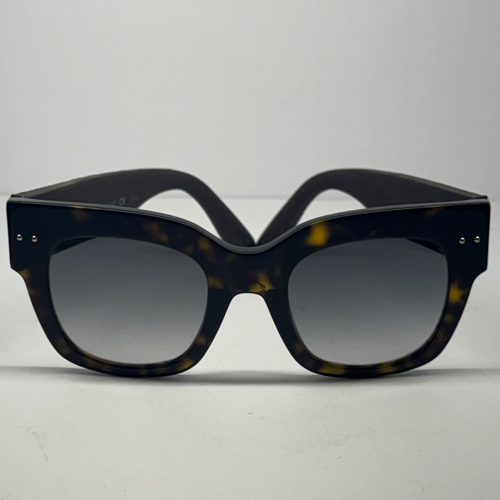 Elegant Tortoise Shell Sunglasses